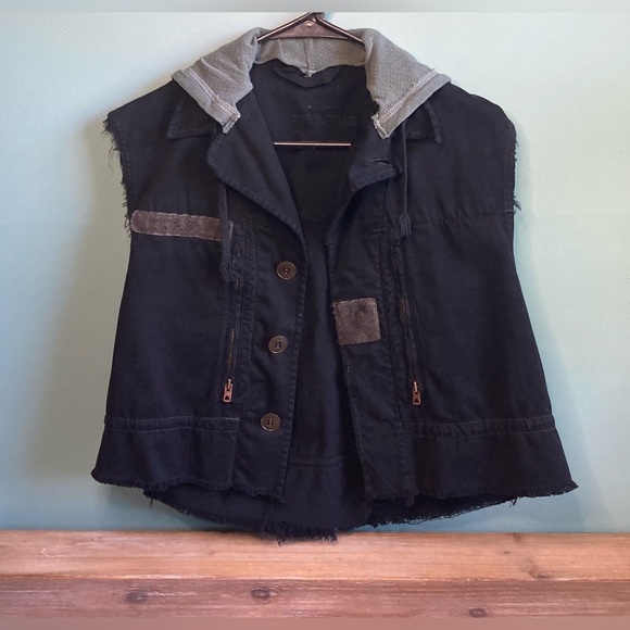 R&R Surplus Vintage style French Ruffle Cropped Hooded Sleeveless Vest - Picture 2 of 5